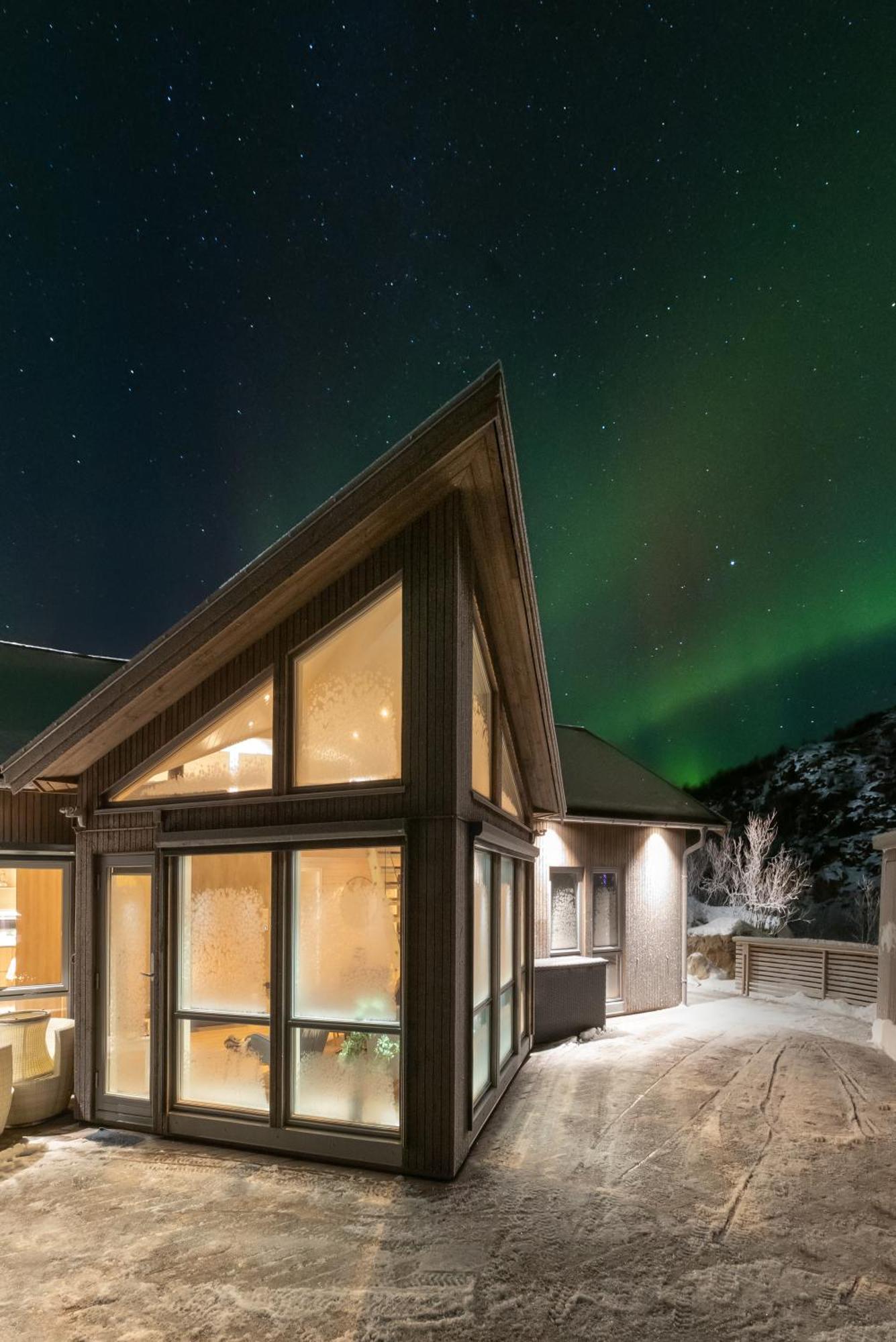 Vikran Seaside Lodge Straumsjoen ภายนอก รูปภาพ